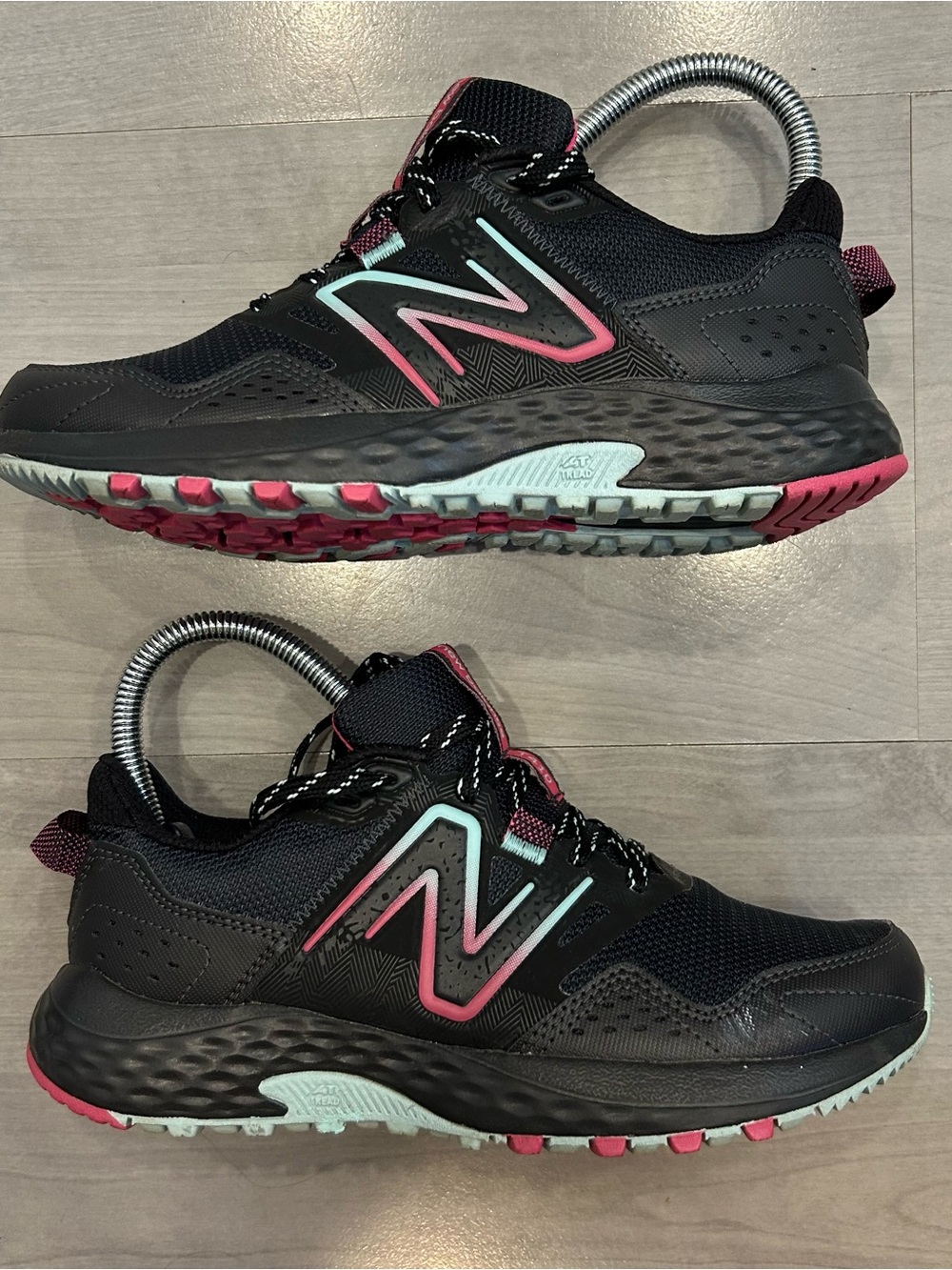 New Balance 410v8 WT410LC8 Trail Running Shoes Women’s Size 5.5 Black Blue Pink